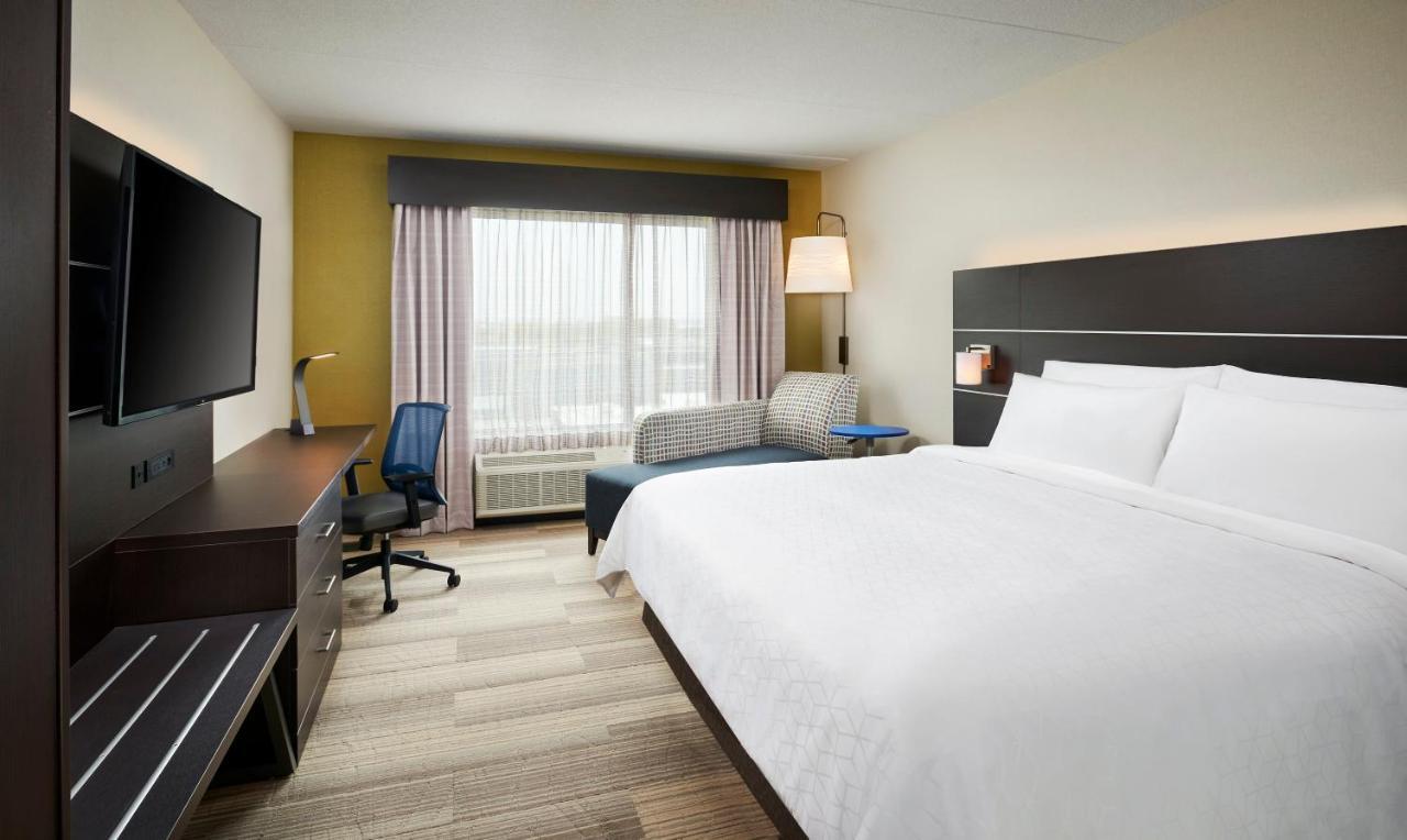 Holiday Inn Express & Suites Windsor East - Lakeshore By Ihg Tecumseh Exterior photo